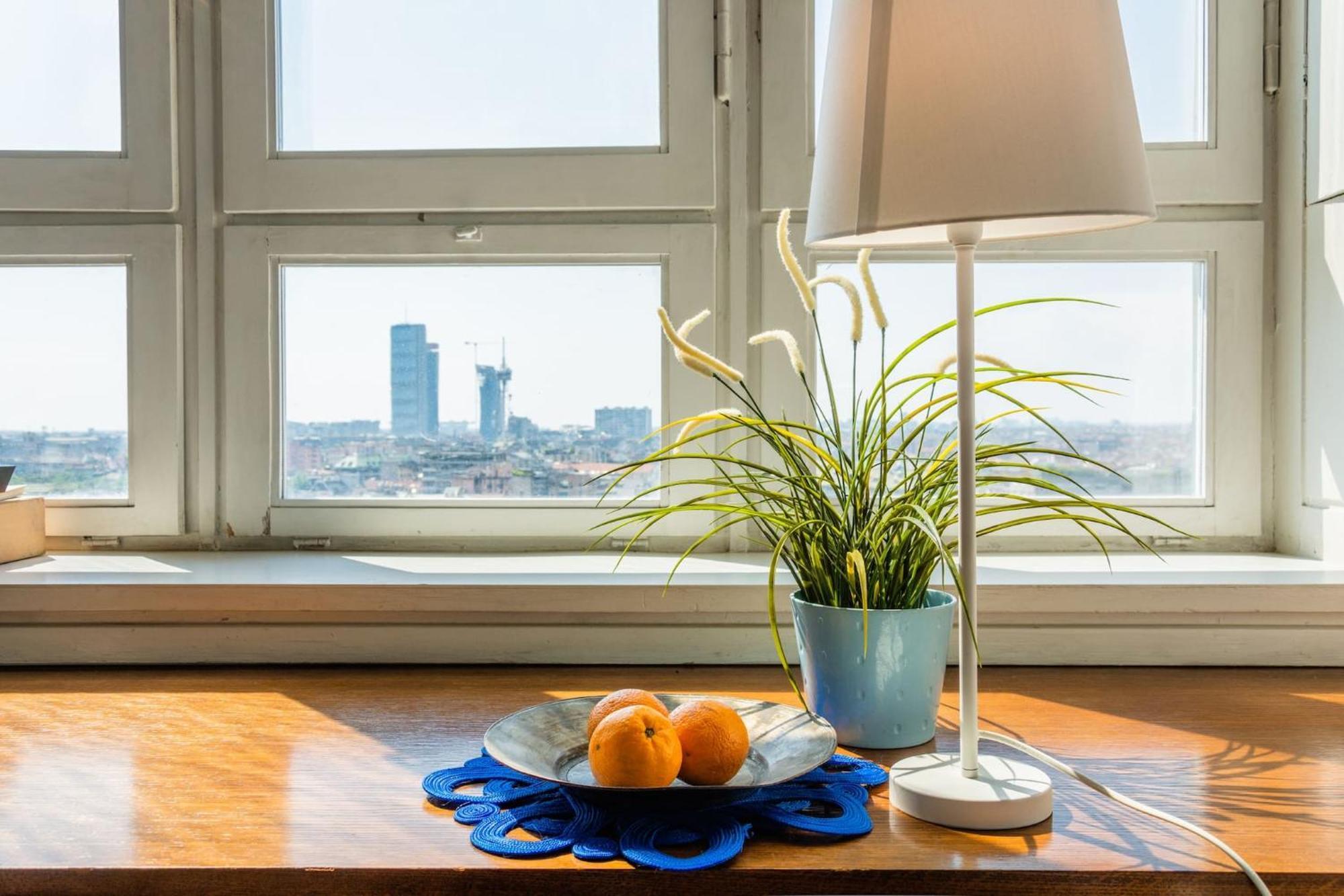 Skyline View Biancamano 1 Bdr With Balcony By Rentopolis Милано Екстериор снимка