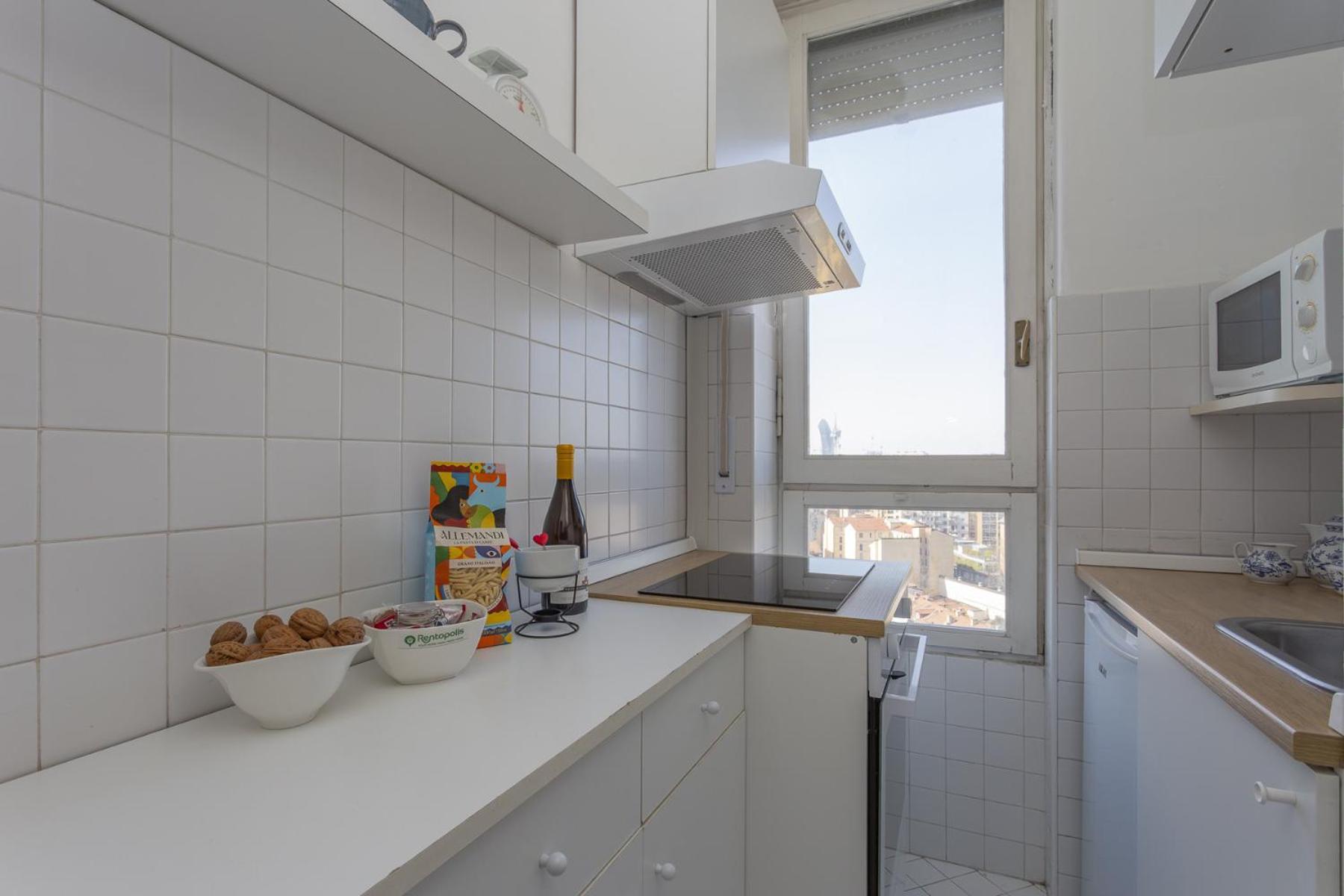 Skyline View Biancamano 1 Bdr With Balcony By Rentopolis Милано Екстериор снимка